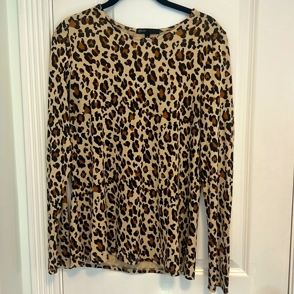 Women’s long sleeve leopard print top. Size M